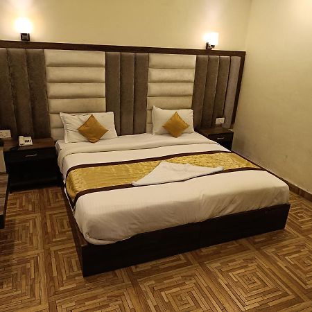 The Grand Orion Hotel Chinhat Exterior photo