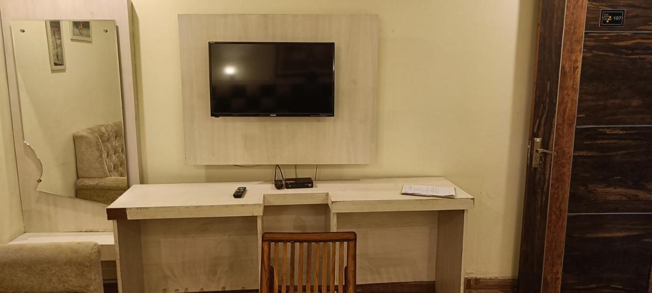 The Grand Orion Hotel Chinhat Exterior photo