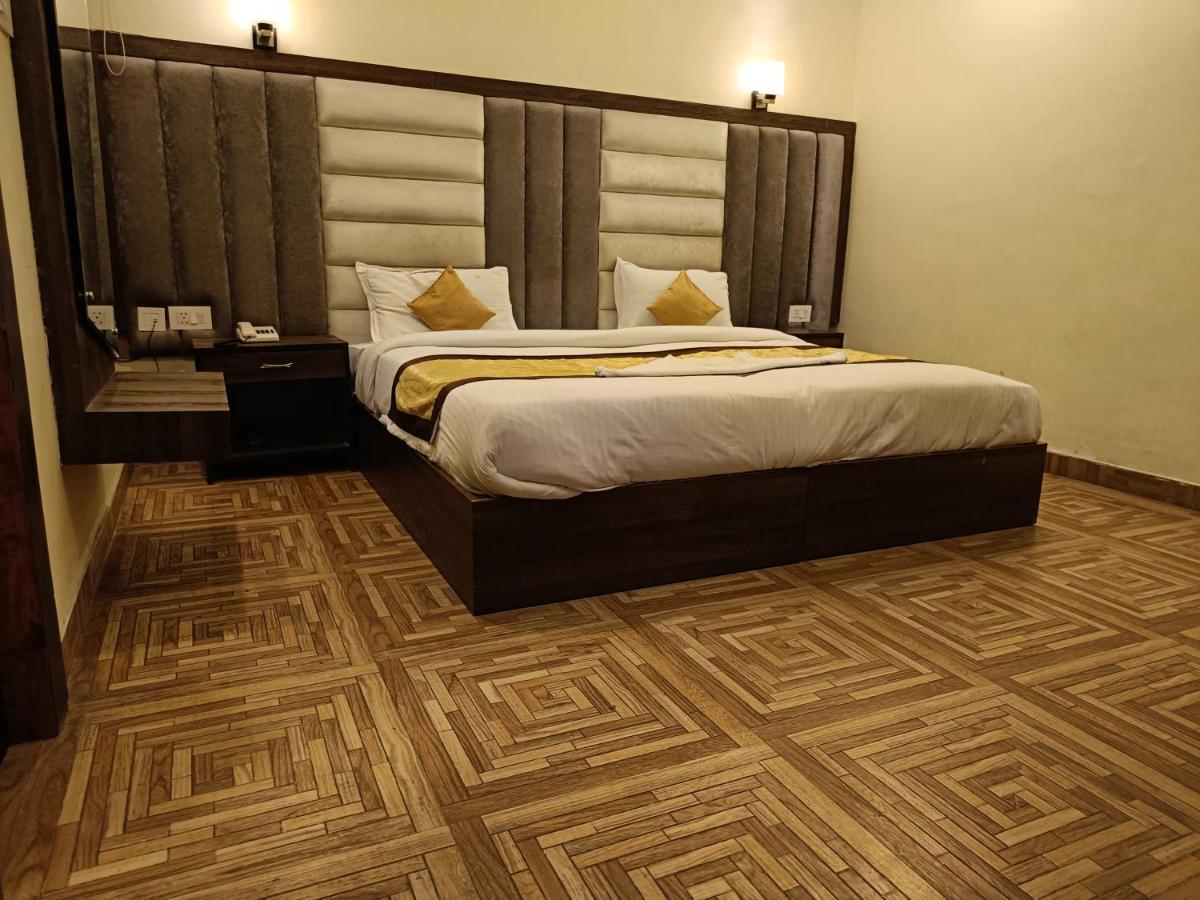The Grand Orion Hotel Chinhat Exterior photo